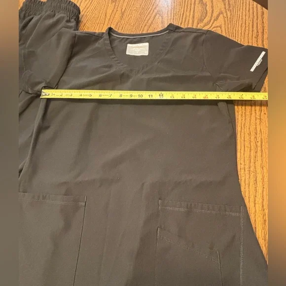 Women’s Sketchers by Barco medium tall jogger scrubs - Picture 4 of 11